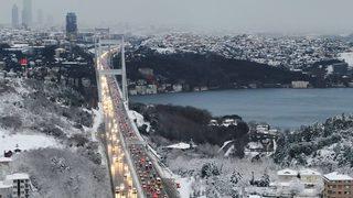 Son Dakika: İstanbul'da kar yağışı nedeniyle trafik yoğunluğu!