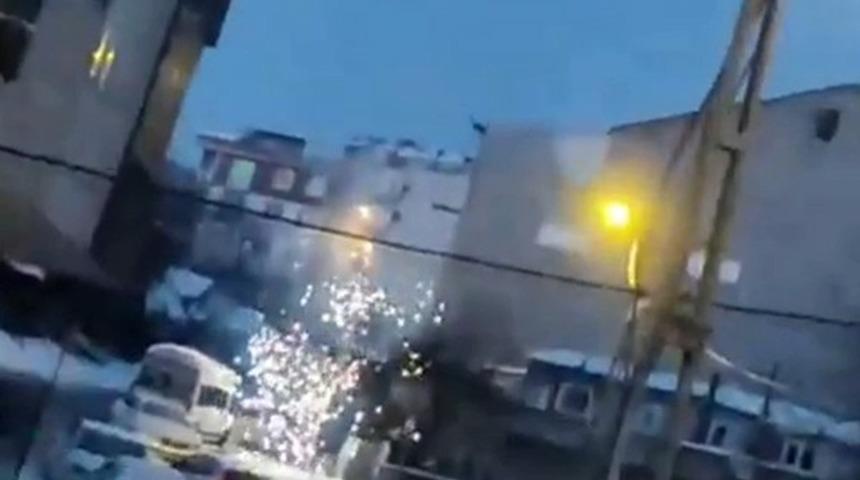 (&Ouml;ZEL) Elektrik telleri havai fişek gibi patladı
