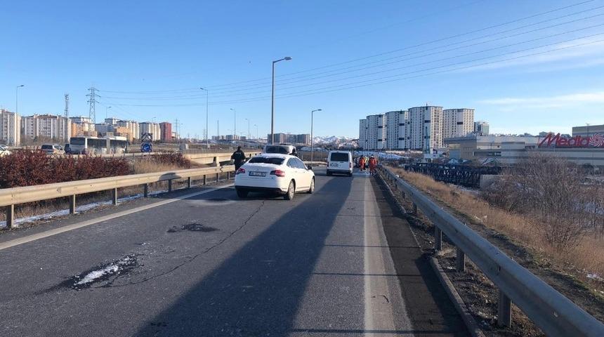 Ankara&rsquo;da pikap kamyonete arkadan &ccedil;arptı: 1 &ouml;l&uuml;, 1 yaralı
