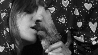 Halle Berry, erkek arkadaşıyla birlikte üstsüz dans etti