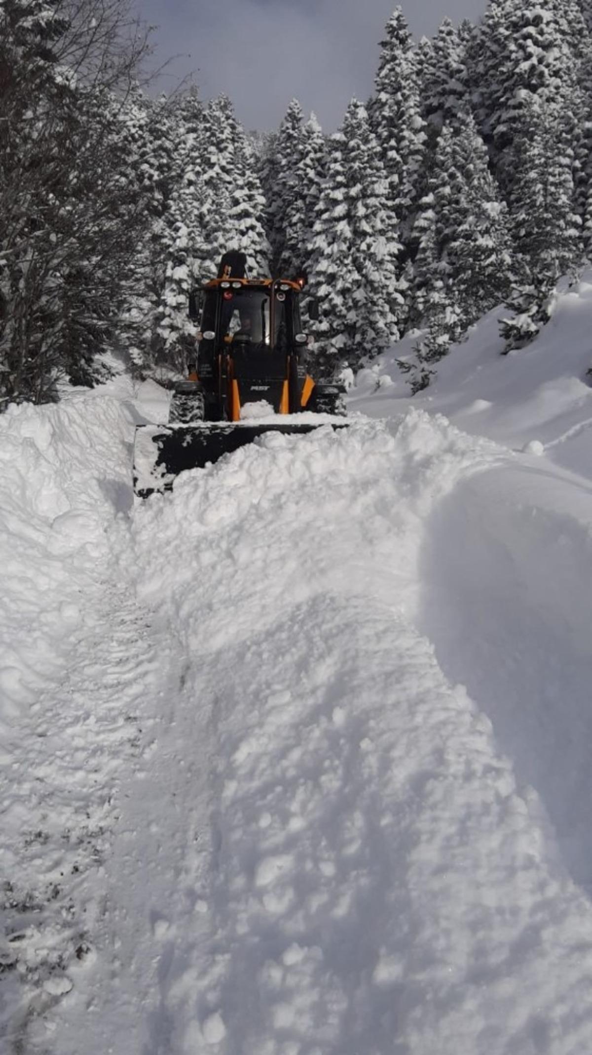 Cide&rsquo;de 20 k&ouml;y yolu ulaşıma a&ccedil;ıldı