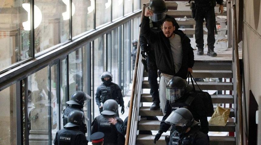 Rapçi Pablo Hasel tutuklandı, binlerce kişi sokaklara döküldü