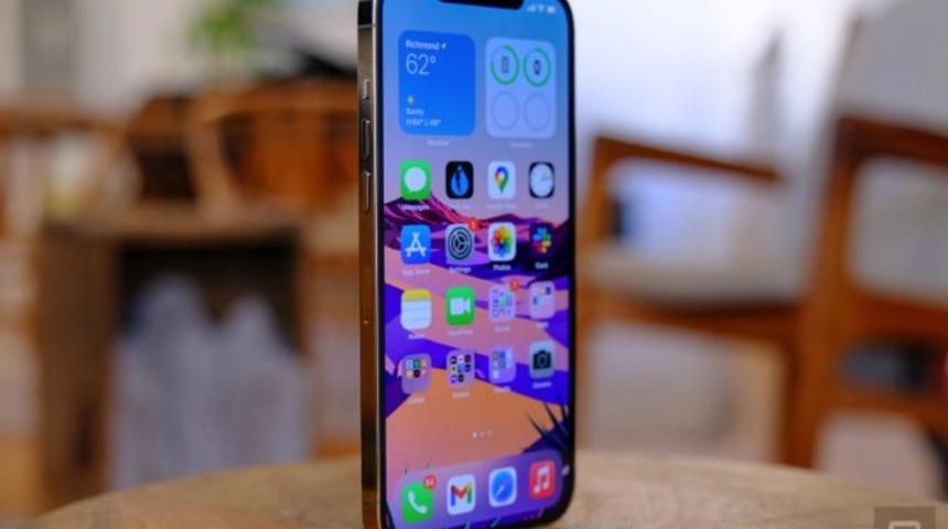Yeni iPhone farklı bir ekran tipi ile gelecek