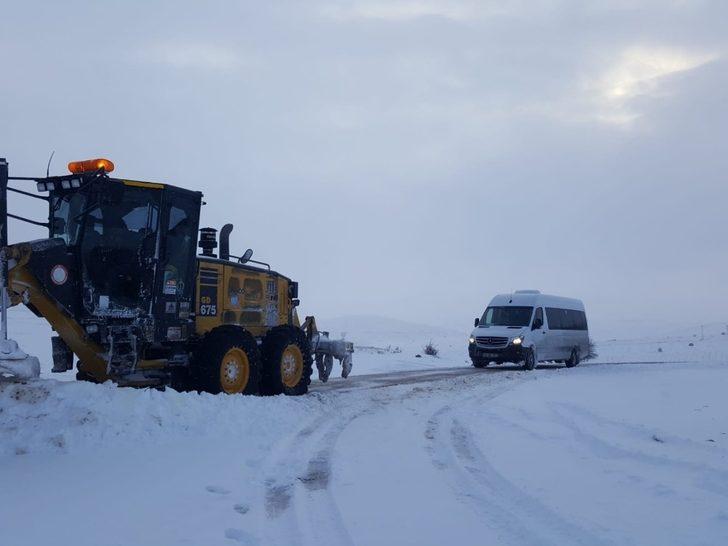 Kar ve tipi Kırşehir’de 30 köy yolunu kapattı G2