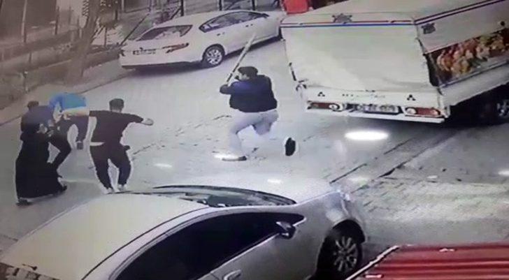 Esenyurt’ta sopalı yol verme kavgası kamerada G2