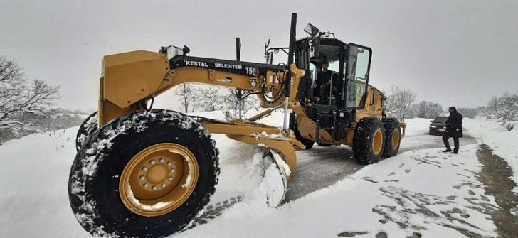 Kestel’de karla mücadele ekipleri aralıksız çalışıyor G3
