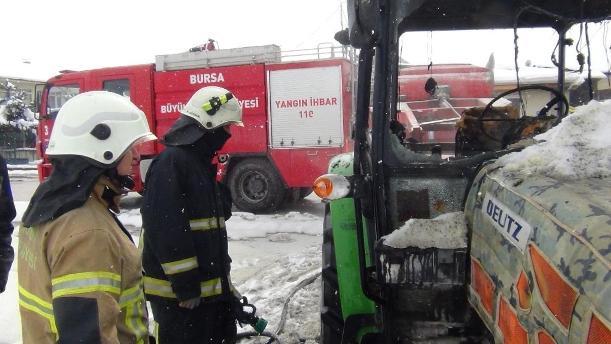 Park halindeki trakt&ouml;r alevlere teslim oldu