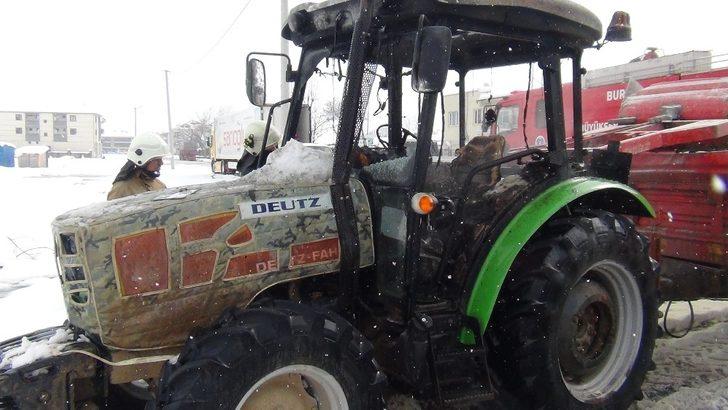 Park halindeki traktör alevlere teslim oldu G2