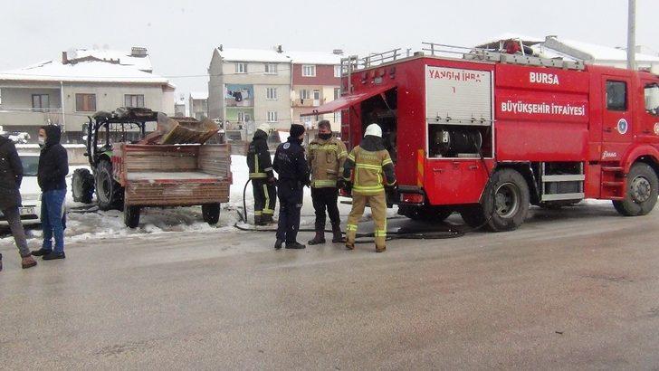 Park halindeki traktör alevlere teslim oldu G3