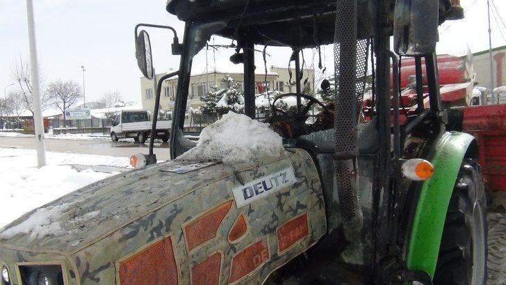 Park halindeki traktör alevlere teslim oldu G4