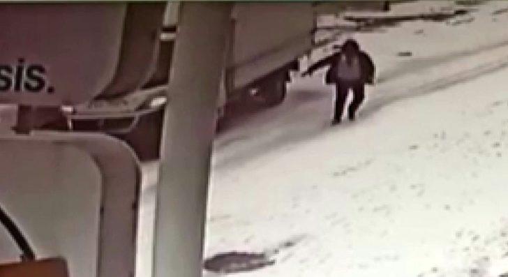 (Özel) Esenyurt’ta kaygan zeminde faciadan dönüldü G2