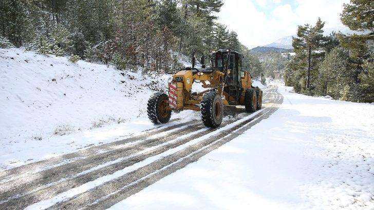 Büyükşehirden kar mesaisi G4