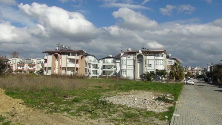 Paha biçilemeyen arsa için internet sitesinde ilan verilip kapora toplandığı iddiası G5