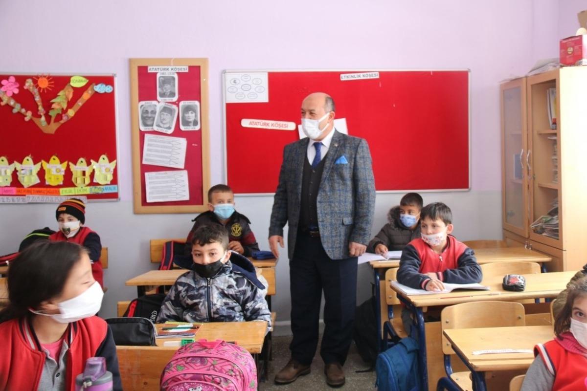 M&uuml;d&uuml;r Başyiğit: &rdquo;&Ouml;ğrencilerimiz okullarına hasret kaldı&rdquo;