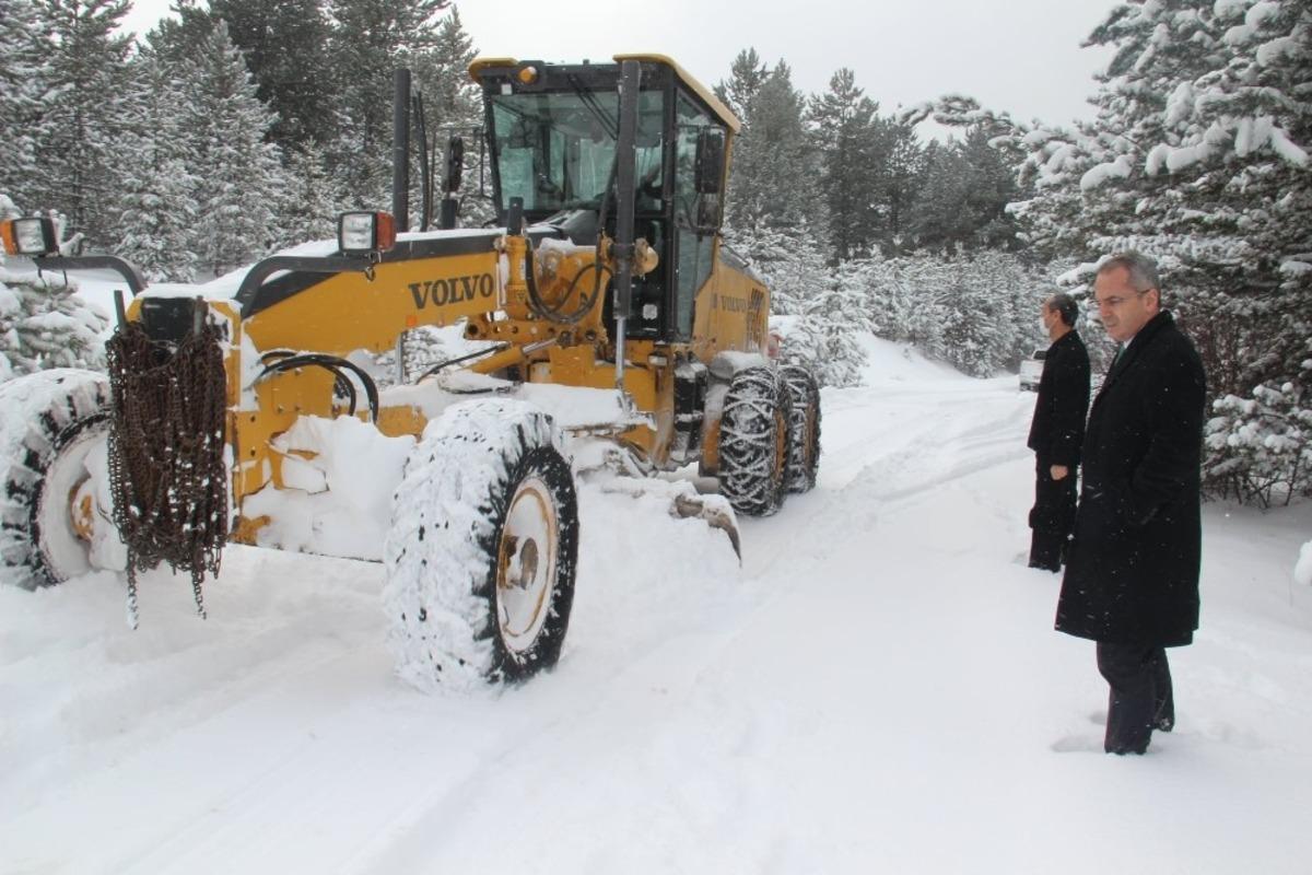 Kapanan k&ouml;y yolları tekrar ulaşıma a&ccedil;ılıyor