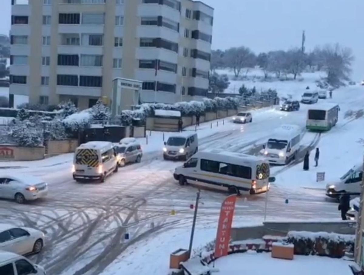 Bursa&rsquo;da yollar buz pistine d&ouml;nd&uuml;, kazalar peşpeşe b&ouml;yle yaşandı