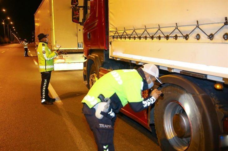 Yurt genelindeki kış lastiği denetiminde 2 bin 677 sürücüye işlem G2