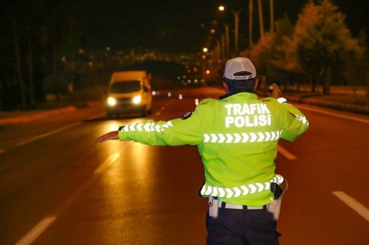 Yurt genelindeki kış lastiği denetiminde 2 bin 677 sürücüye işlem G4