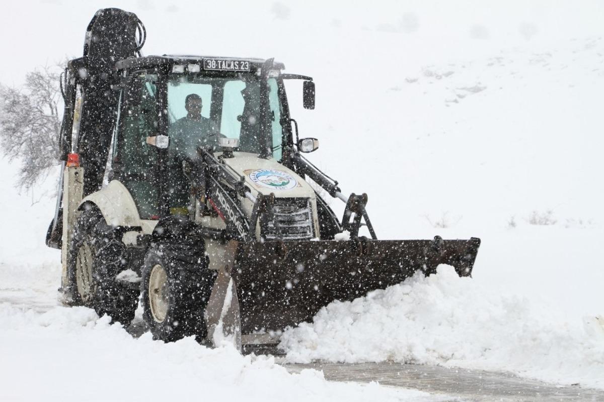 Talas&rsquo;ta kış &ccedil;alışmaları aralıksız devam ediyor