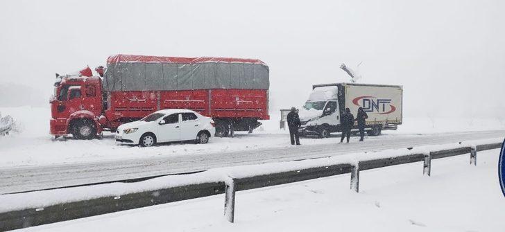 Bursa İzmir kara yolu kaza ve tipi sebebiyle trafiğe kapandı G4
