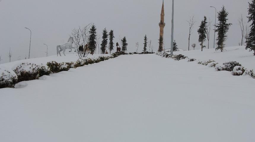 Nevşehir&rsquo;de kar kalınlığı 22 cm olarak &ouml;l&ccedil;&uuml;ld&uuml;