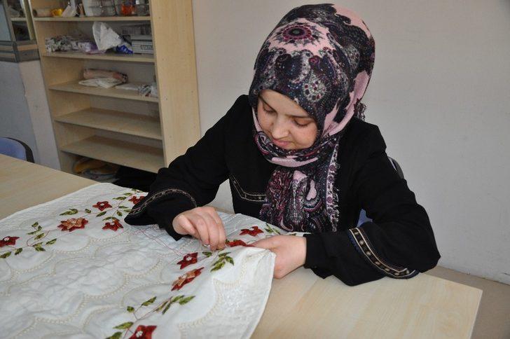 Pursaklar Belediyesi Hanım Evleri’nde kadınlar meslek sahibi oluyor G2