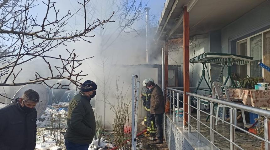 Yangından piknik tüpü patladı