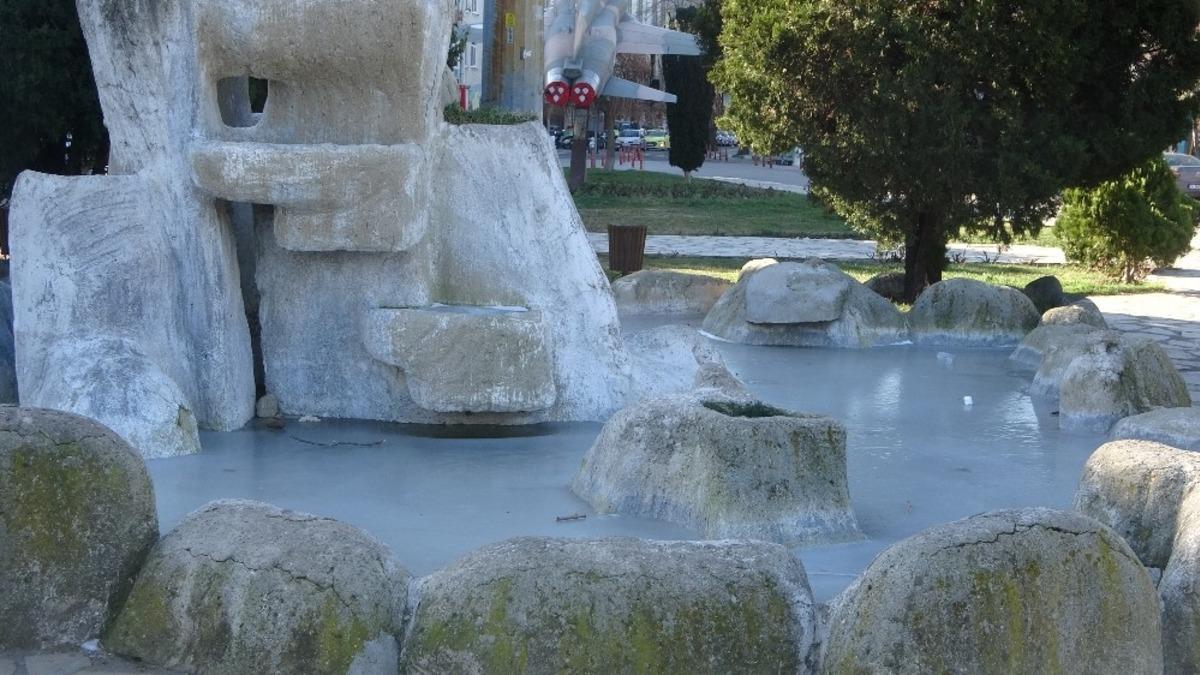 Kırklareli&rsquo;nde s&uuml;s havuzları dondu