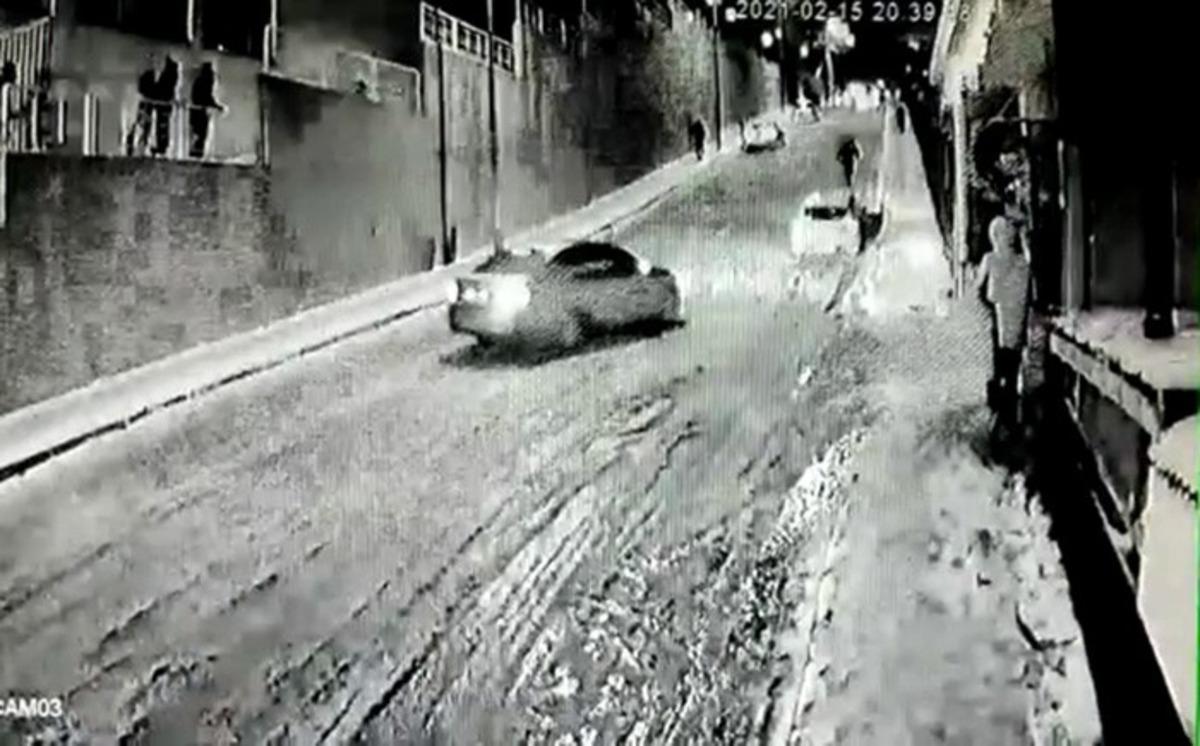 3 yaşındaki &ccedil;ocuk, yokuş aşağı kayan ara&ccedil;ta kaldı, anne baba b&uuml;y&uuml;k panik yaşadı