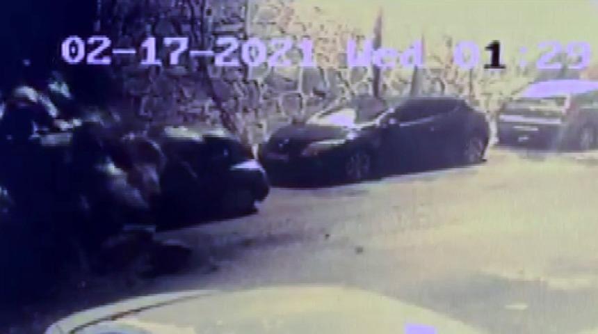 (&Ouml;zel) Kağıthane&rsquo;de istinat duvarı ara&ccedil;ların &uuml;zerine &ccedil;&ouml;kt&uuml;