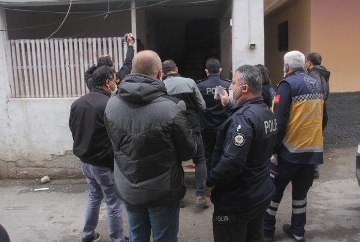 Evini bastıkları genci darp edip silahla öldürdüler G1