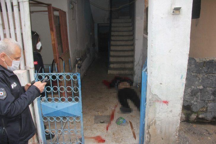 Evini bastıkları genci darp edip silahla öldürdüler G4