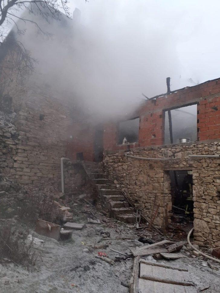 Sobadan çıkan kıvılcım yangın çıkardı: 1 kişi öldü G3