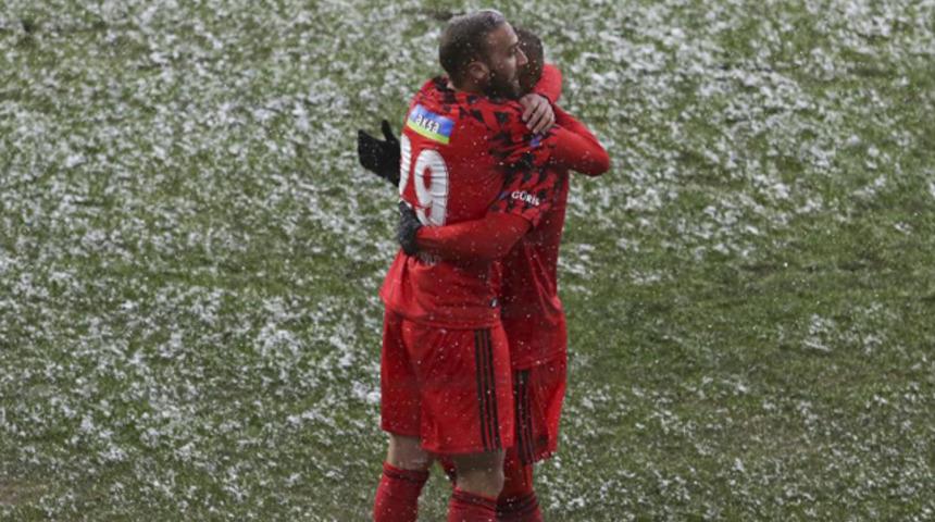 Cenk Tosun'a durmak yok