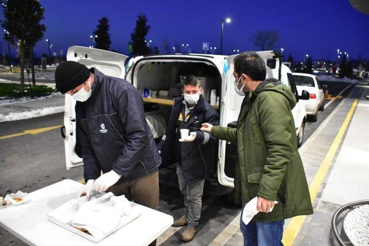 Süleymanpaşa Belediyesi her sabah sağlık çalışanlarına çorba ve simit ikram ediyor G2
