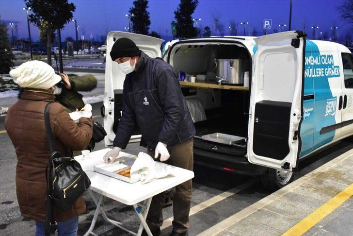 Süleymanpaşa Belediyesi her sabah sağlık çalışanlarına çorba ve simit ikram ediyor G3