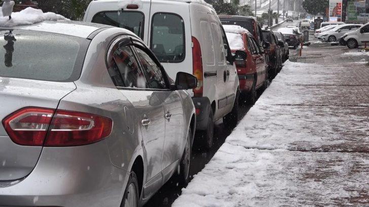 Ereğli’de buzlanma nedeniyle araçlar trafiğe çıkamadı G2