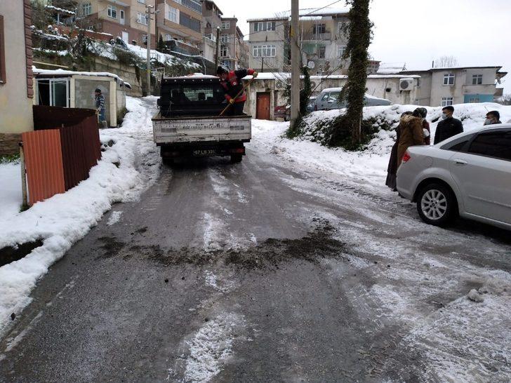Ereğli’de buzlanma nedeniyle araçlar trafiğe çıkamadı G3