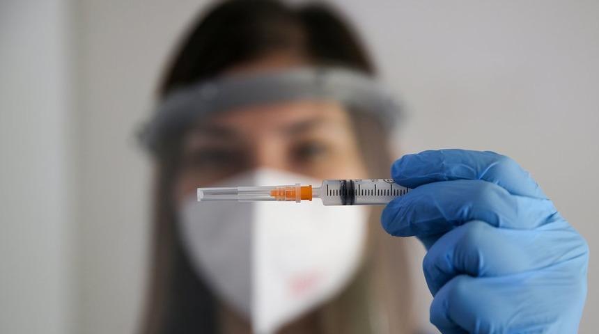 Aşı: Sinovac aşısının mutant virüslere karşı etkisi için Türkiye'de uzmanlar ne diyor?