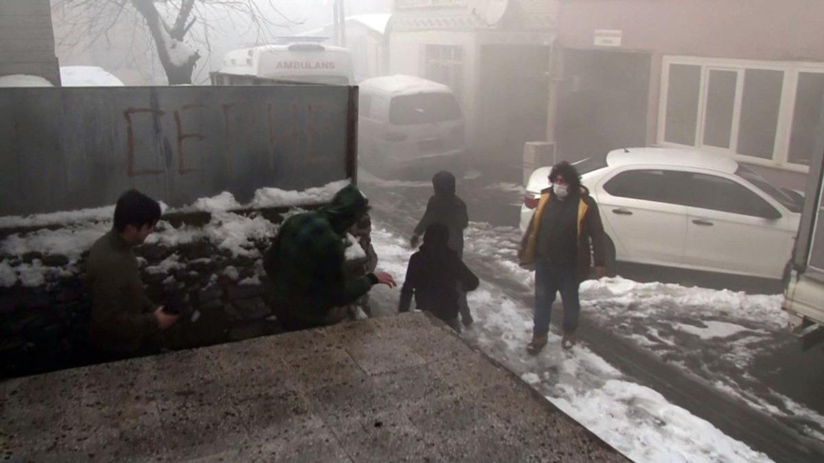 (&Ouml;zel) Ataşehir&rsquo;deki yangında patlama anı kamerada