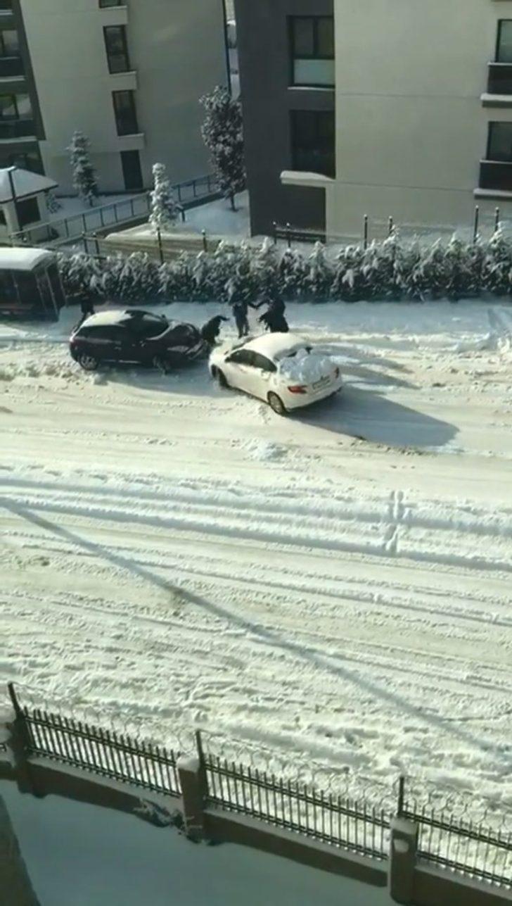 Bursa’da araçların buzlu yolla imtihanı G4