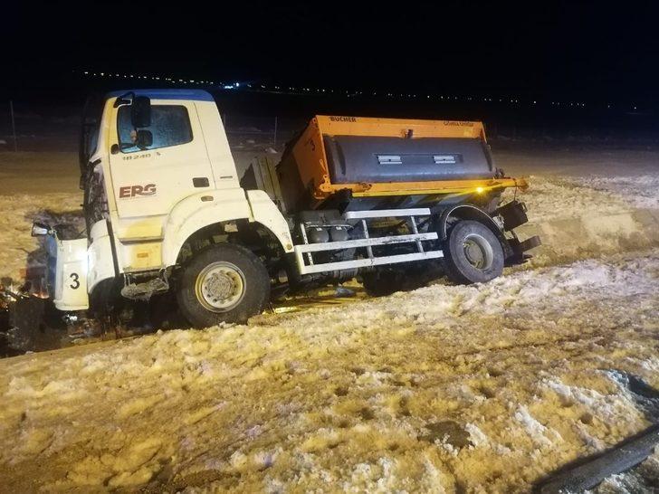 Başkent’te kar küreme aracı su kanalına devrildi: 1 ölü G1