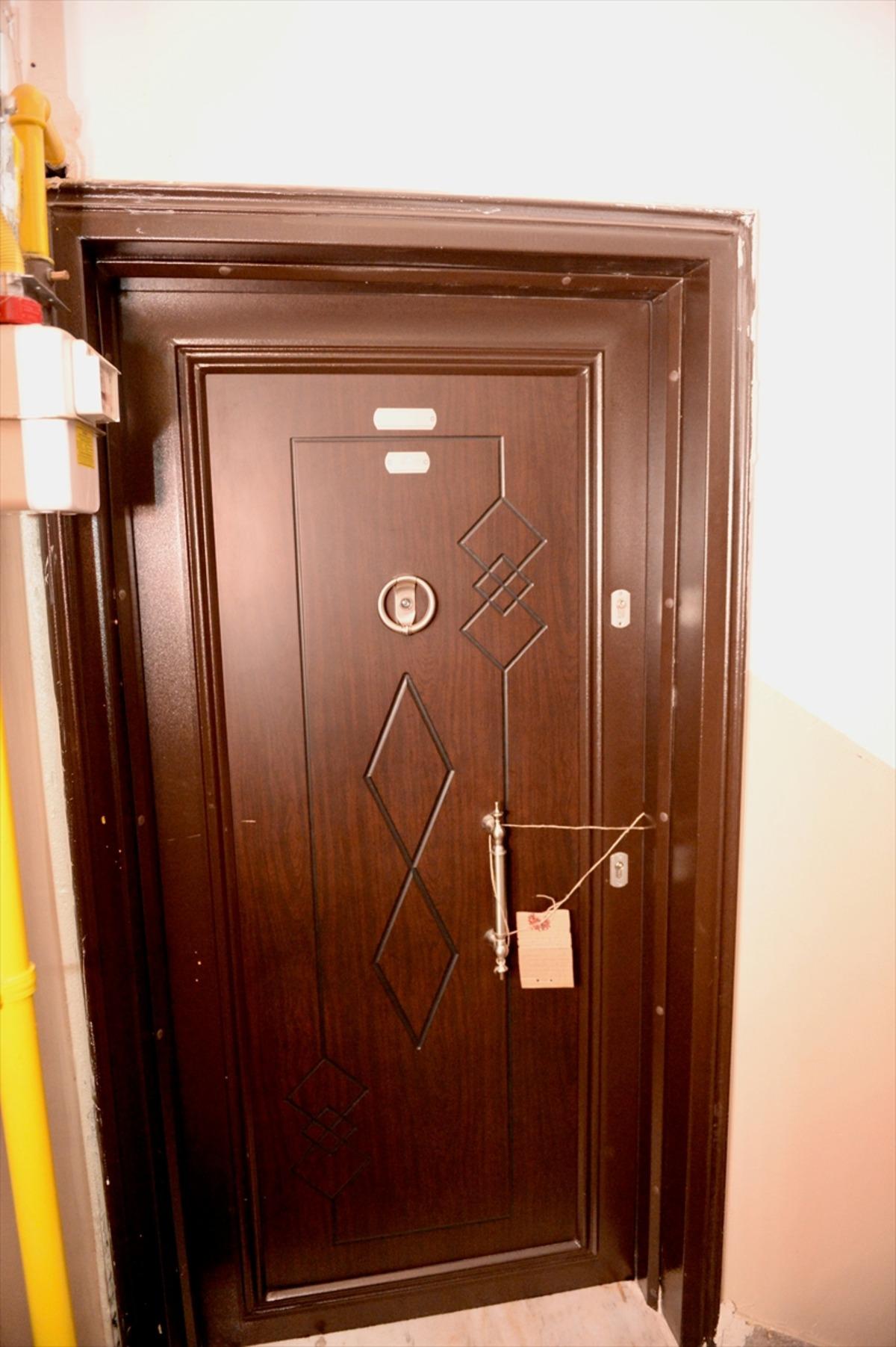 G&Uuml;NCELLEME - Eskişehir'de karı koca ve 4 yaşındaki &ccedil;ocuklarının evlerinde &ouml;l&uuml; bulunmasıyla ilgili 3 kişi g&ouml;zaltına alındı