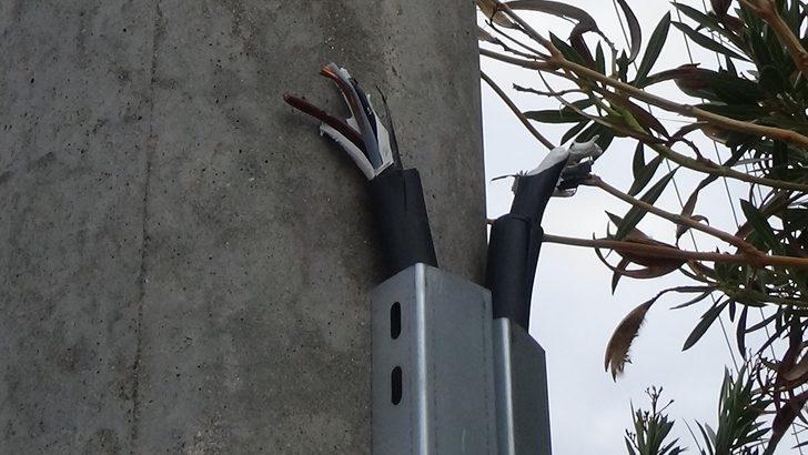 Elektrik kablosunu kesip götürdüler G2