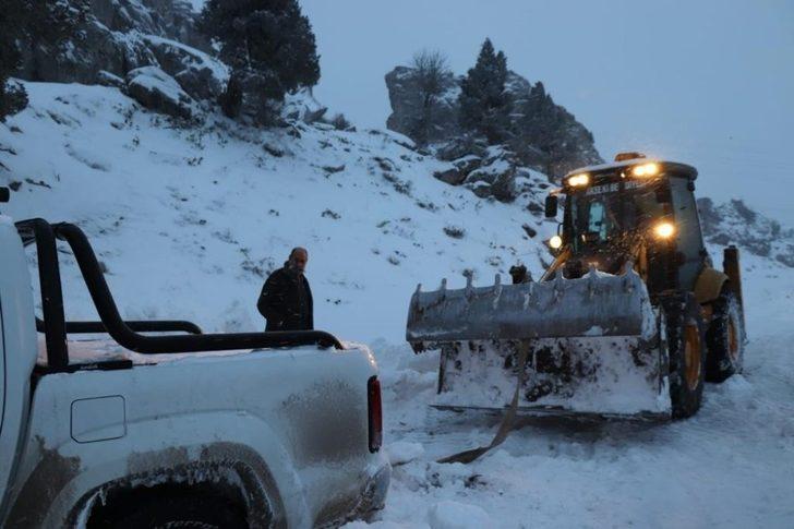 Hayvanları beslemek için gittikleri Giden Gelmez Dağları’nda mahsur kaldılar G2