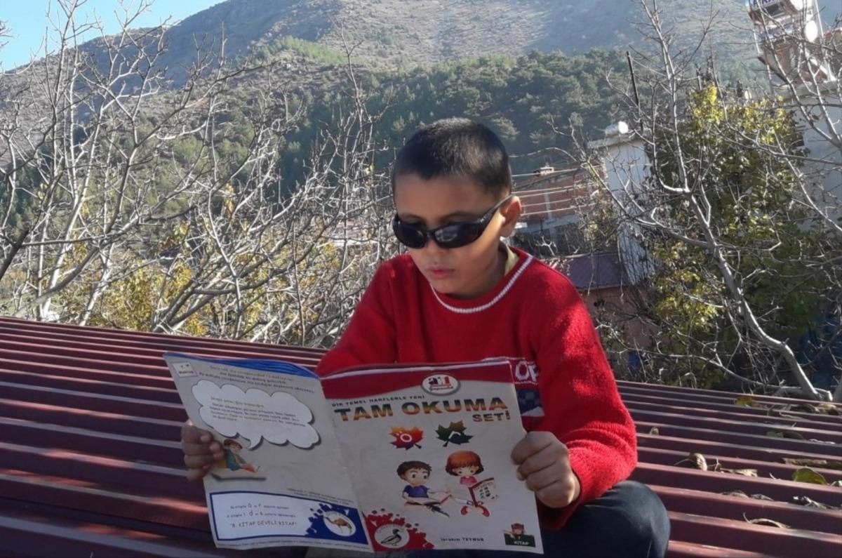 Kırsal kesimdeki &ouml;ğrencilere kitap okuma sevgisi aşılanıyor