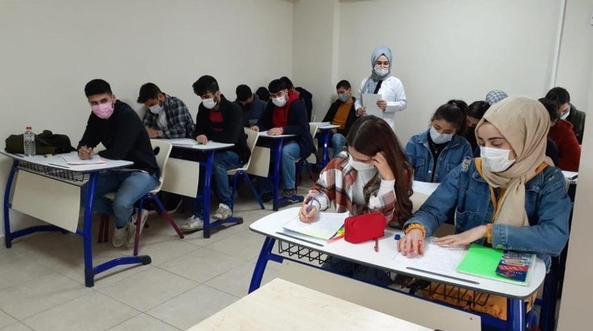 Akademi Lise bin &ouml;ğrenciyle ders başı yaptı