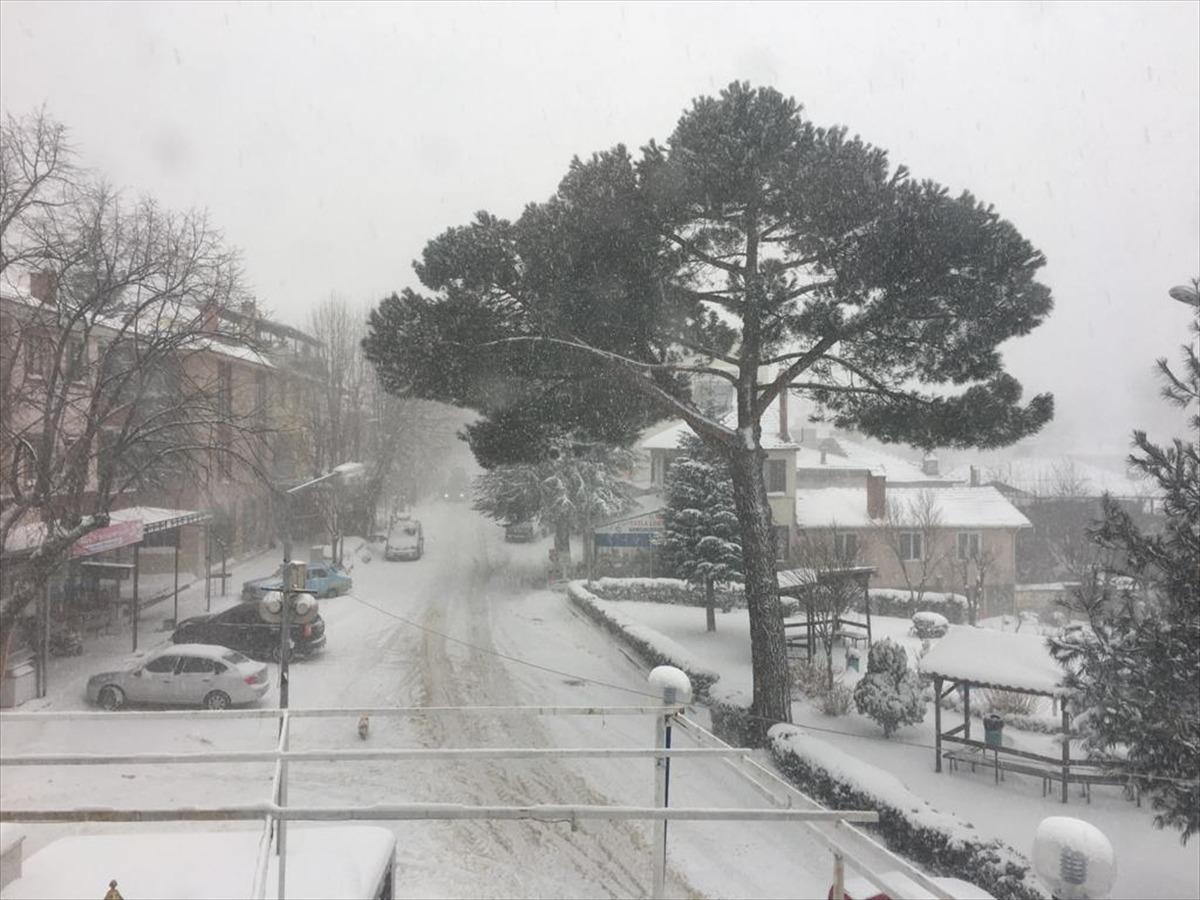 İzmir Bozdağ'da kar kalınlığı 25 santimetreye ulaştı