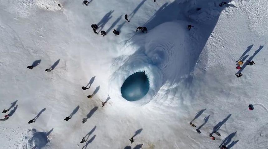 Kazakistan'da 'buz volkanı' oluştu