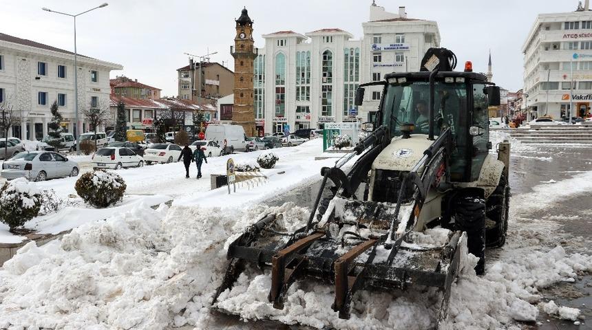 Yozgat Belediyesi karla m&uuml;cadele &ccedil;alışmalarına başladı